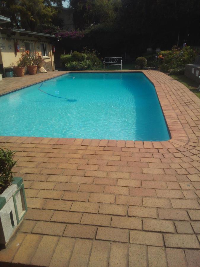 יוהנסבורג Accoustix Backpackers Hostel מראה חיצוני תמונה